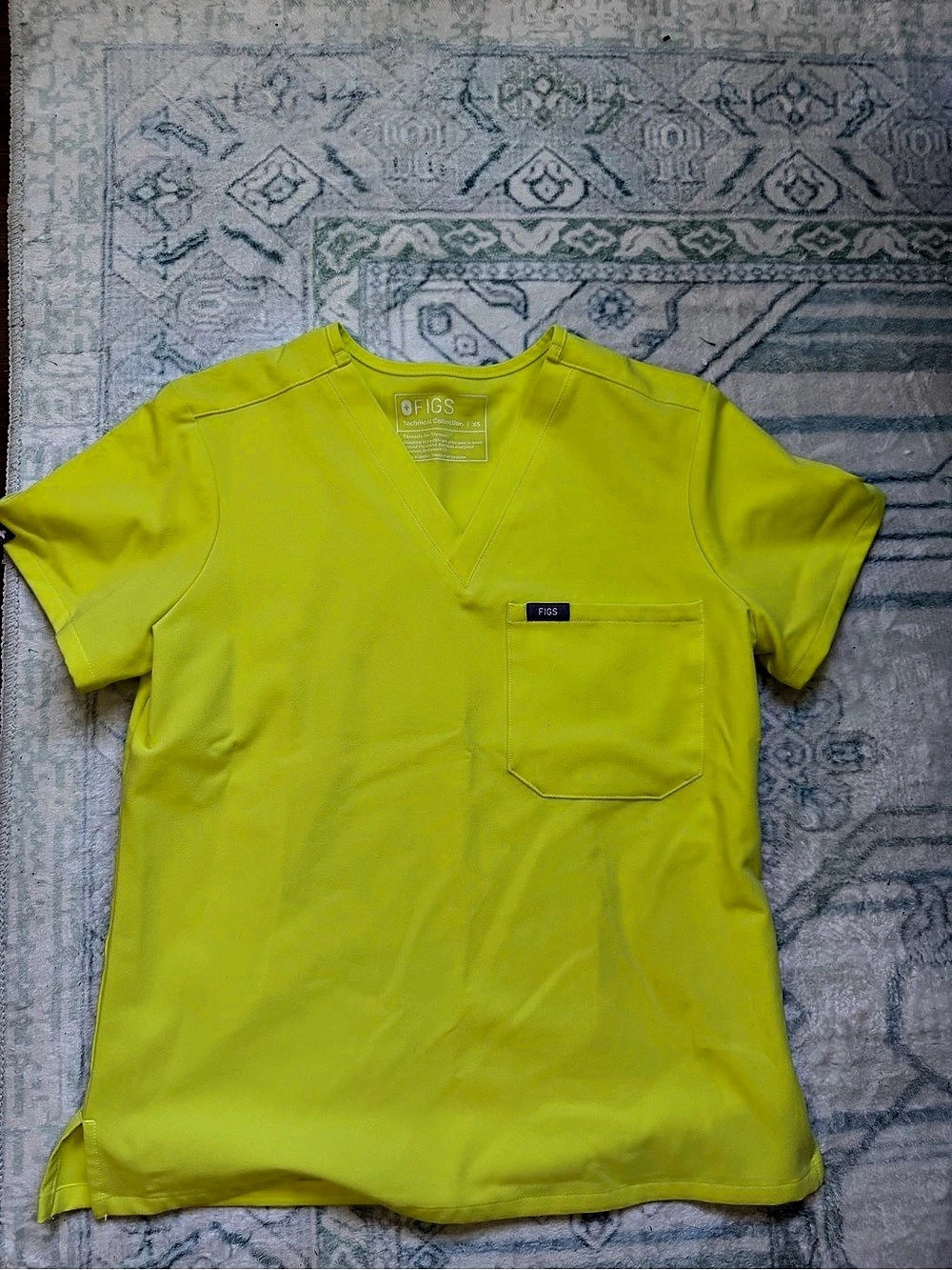 FIGS Catarina One-Pocket Scrub Top serving lime XS